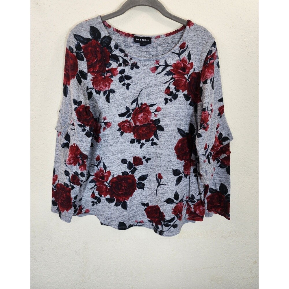 I.N. Studio Top Women's M Grey Red Rose Floral Ruffle Sleeve Soft Knit Shirt